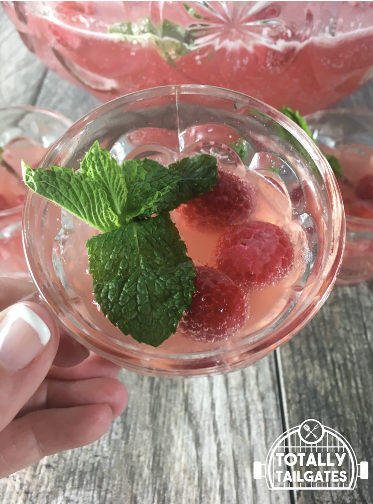 Easter Brunch Punch- Just 3 Ingredients for this family friendly nonalcoholic punch!