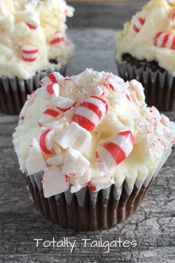 Chocolate Cupcakes with Peppermint Frosting are great Christmas desserts! #peppermint #peppermintfrosting #Christmascupcakes #totallytailgates
