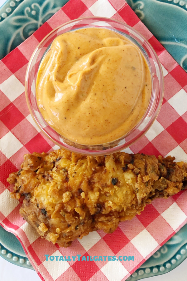 Copycat Cane's Dipping Sauce Recipe is JUST like the real deal! #canes #canessauce #canesdippingsauce #tailgatefoods #tailgateparty #tailgaterecipes #totallytailgates